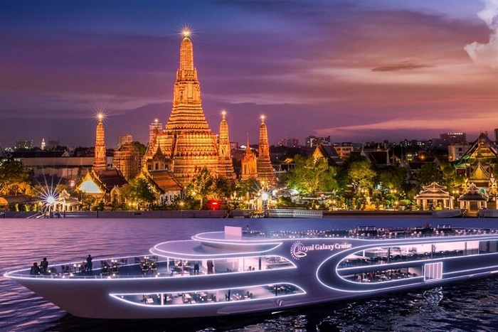 A cruise along the Chao Phraya River in Bangkok