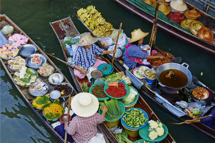 Damnoen Saduak Floating Market