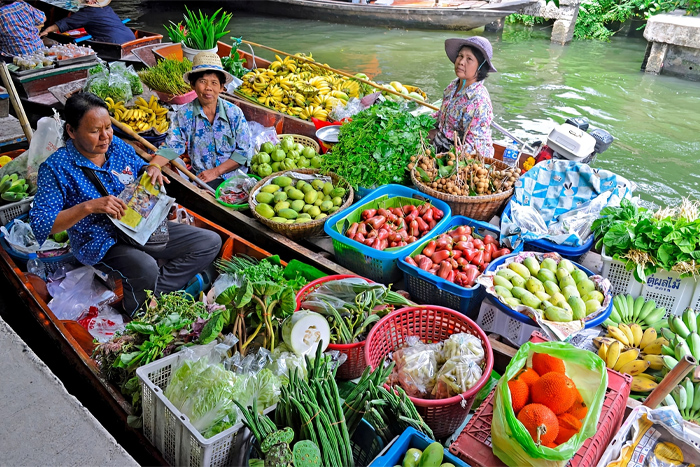 Damnoen Saduak floating market