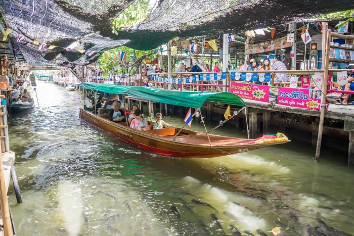 What to do in Bangkok in summer? Visit the floating market Khlong Lat Mayom