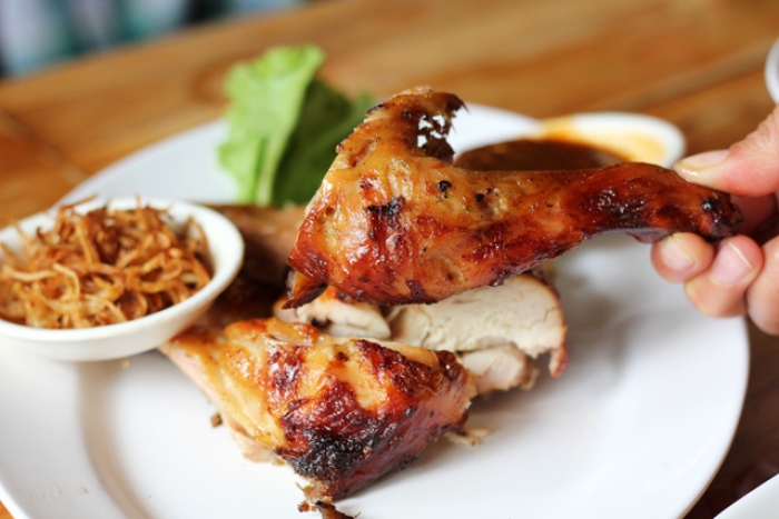 Gai Yang at Sabai Jai – A must-try on the food tour by tuk-tuk in Bangkok
