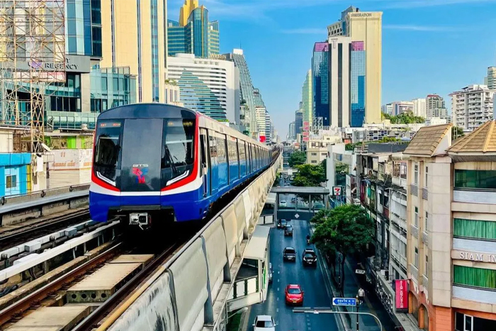 How to get around Bangkok on public transport? BTS skytrain