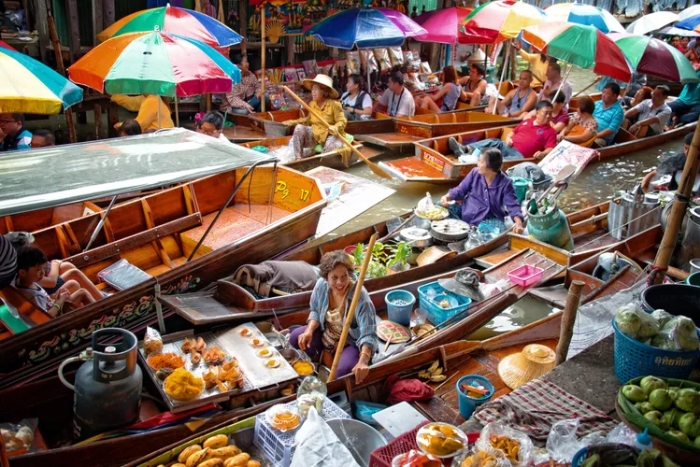 Damnoen Saduak Floating Market