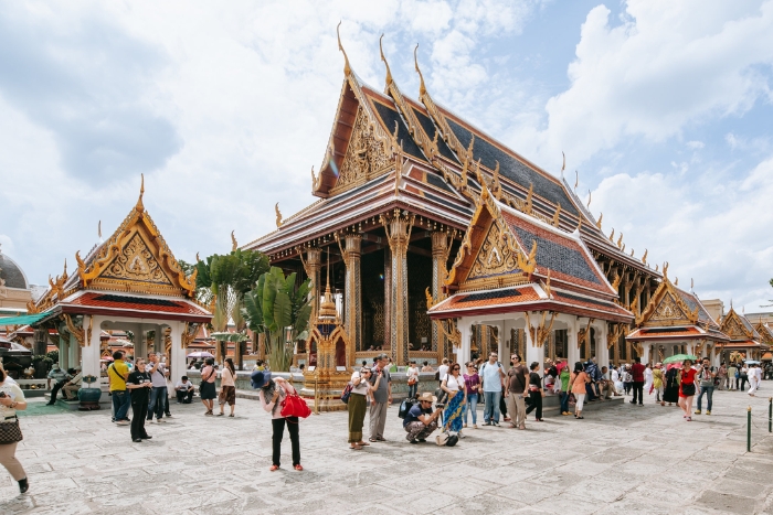 What to see during your Thailand family trip budget? Admire the Temple of the Emerald Buddha