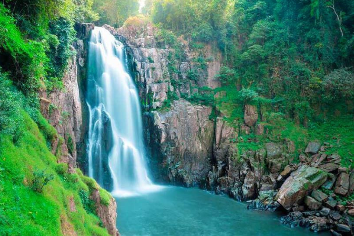 Don&rsquo;t miss the experience of admiring the surreal beauty of Sai Yok National Park