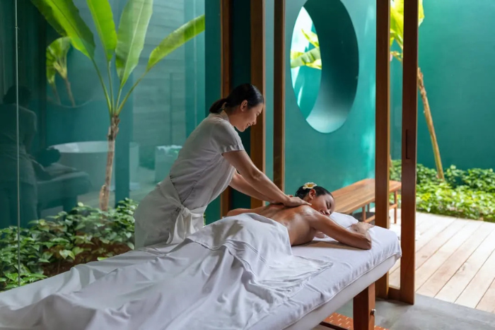 If you are looking for a luxurious massage experience in Koh Samui, SALA Spa Chaweng is an ideal option