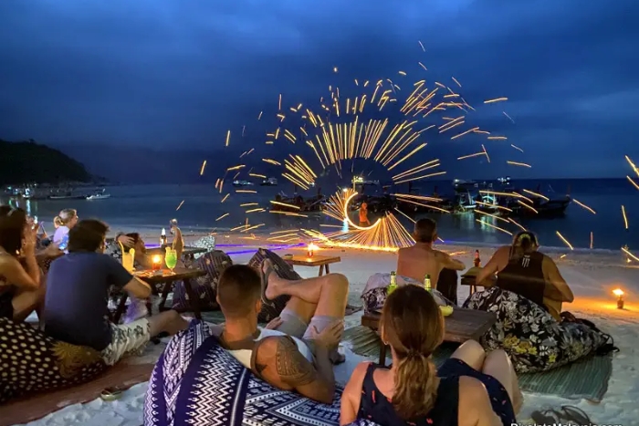Koh Lipe nightlife - Pattaya Beach
