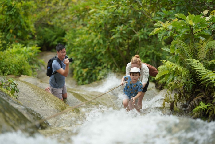 Bua&lrm; Thong waterfalls&lrm;, a must-try stop for your family trip in Northern Thailand