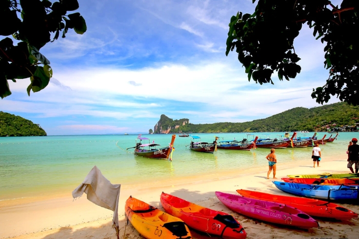 What to see during your Phuket to Koh Samui itinerary? Loh Dalum Bay