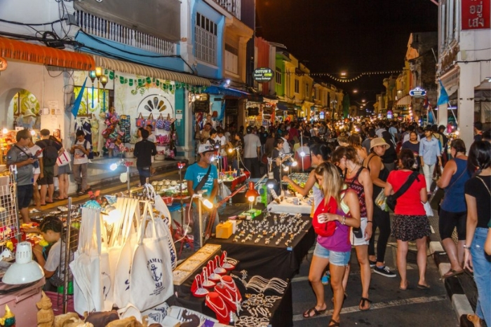 Don&rsquo;t forget to visit the night markets to discover street food and go shopping