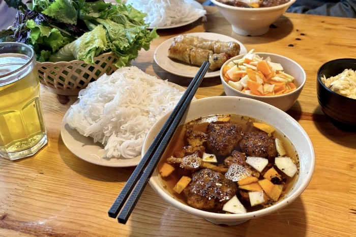 Have bun cha as lunch during your Hanoi itinerary 1 day