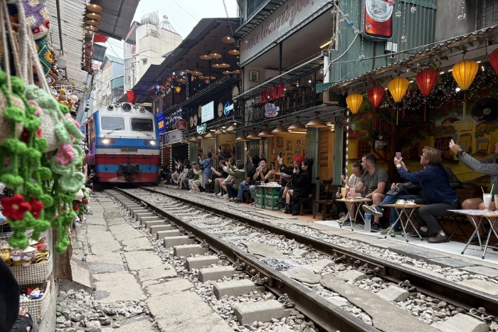 Hanoi Train Track Cafe during your itinerary Hanoi 1 day