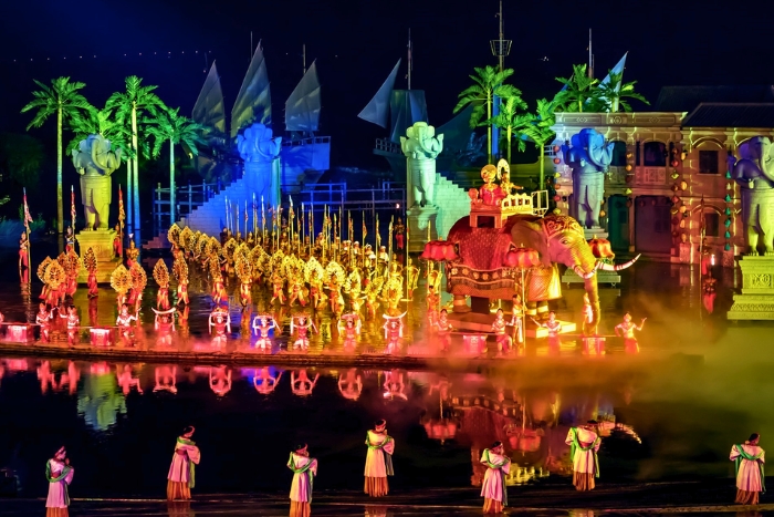 Breathtaking historical performance in Hoi An at night