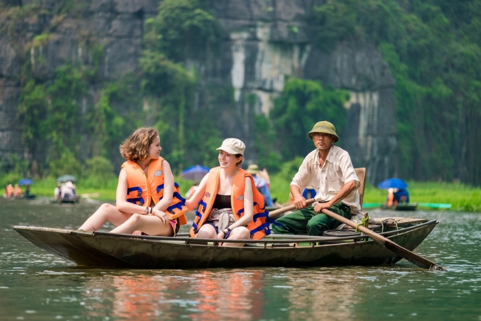 Boat trip in Tam Coc in Vietnam with kids