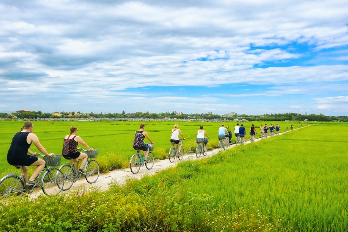 Cycling through the rice fields of Mai Chau and discovering local life