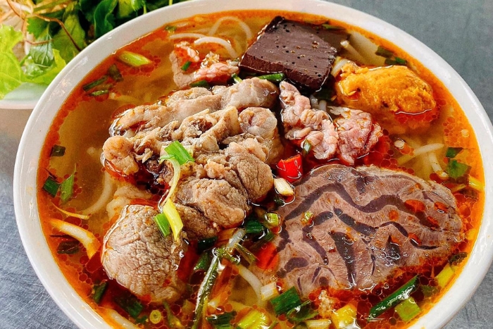 Bun Bo Hue at Quán Cẩm