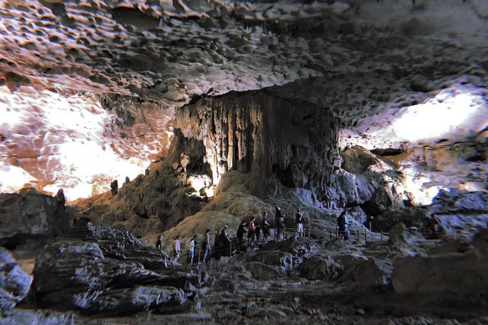 Sung Sot Cave – the largest cave in Ha Long Bay