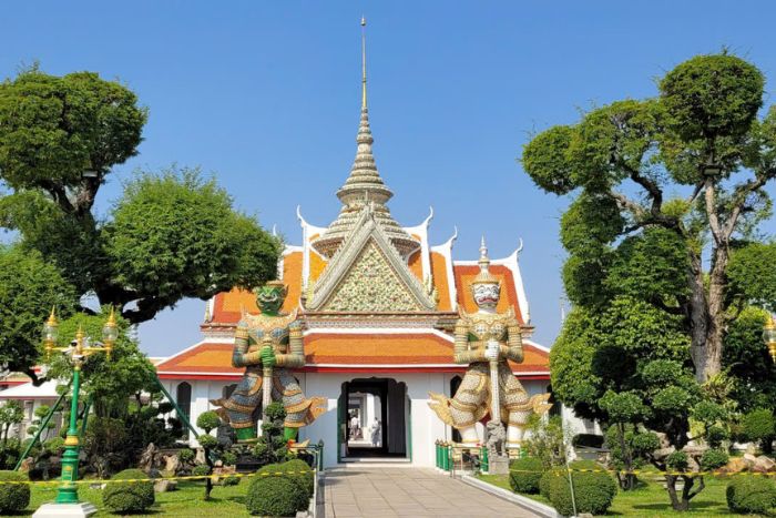 Bangkok: majestic temples, vibrant markets, and urban energy 