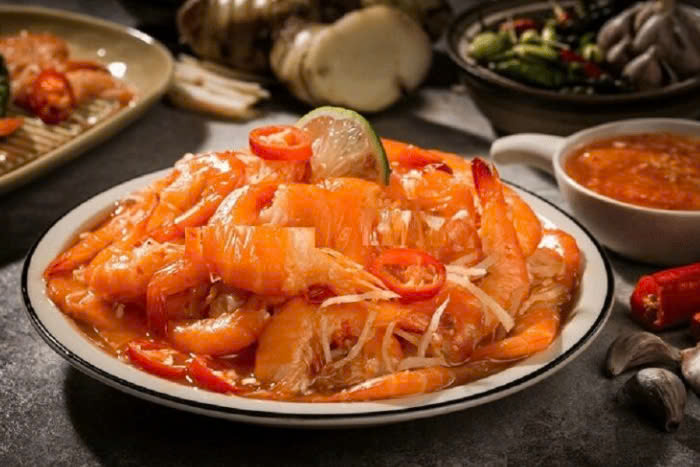 You can try sour shrimp at this restaurant in Ba Be