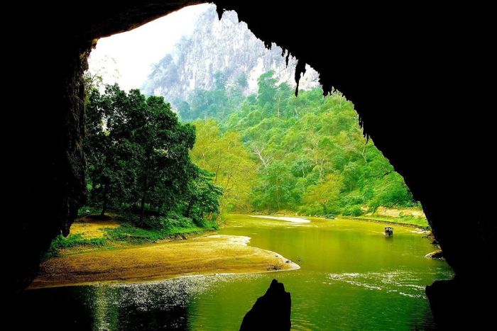 Puong Cave on the Nang River