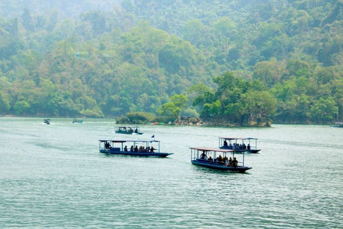 What to do in Ba Be in 1 Day? – Boat trip on the lake