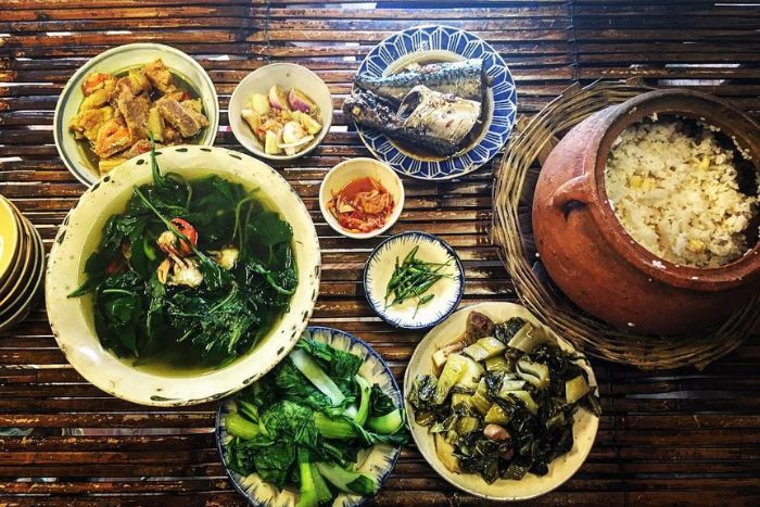 Taste local cuisine in Ba Be