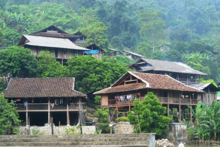 Pac Ngoi village in Ba Be