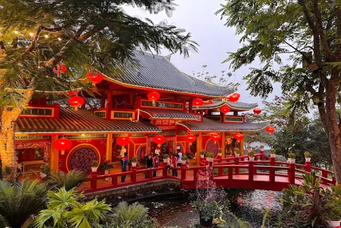 Visit the Jade Buddha Temple