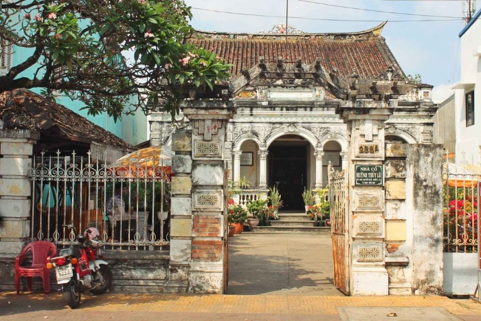 Discover the famous love story at the ancient Huynh Thuy Le house