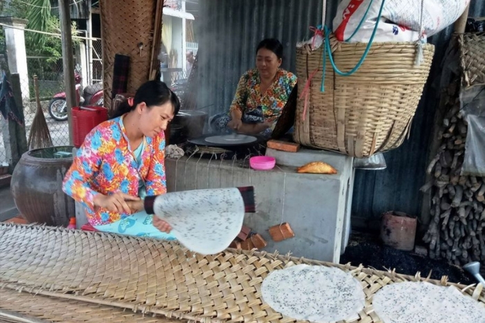 Discovering the My Long rice cake craft village in Ben Tre