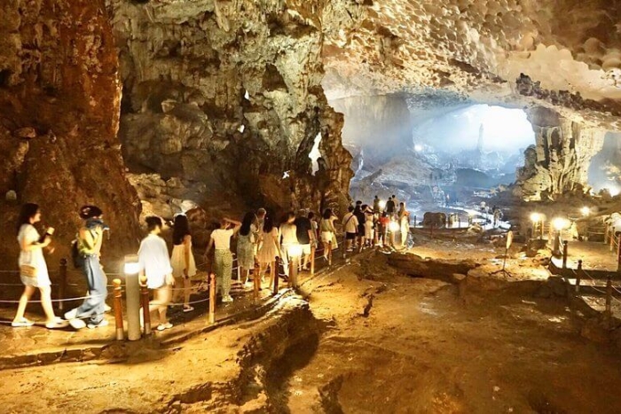 Explore Me Cung cave in your itinerary
