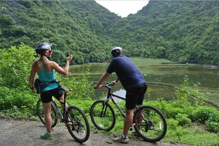Cycling through Viet Hai village