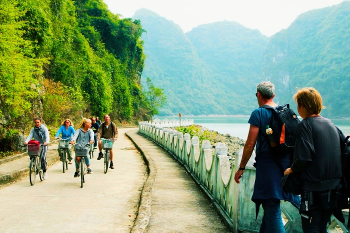 Scenic cycling route through Viet Hai Village landscape