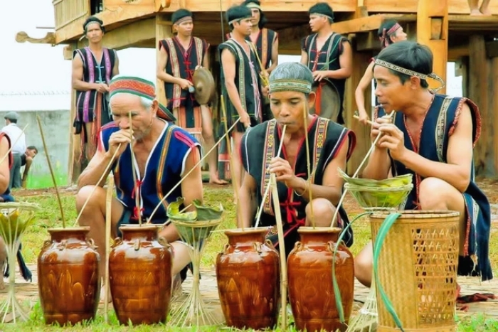 Rượu cần ceremony - A unique cultural experience in Pleiku