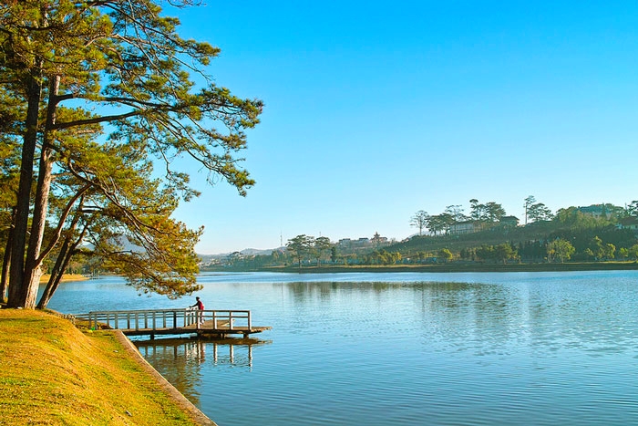 Romantic reflections on Xuan Huong Lake - An unmissable stop when traveling to Dalat
