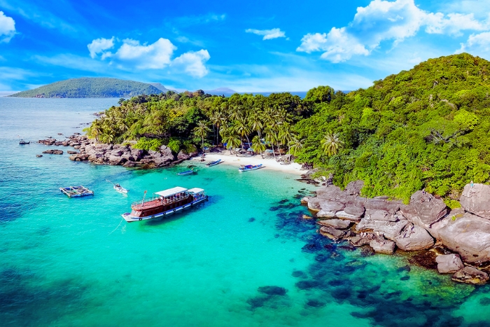 Canoe ride to Bay Canh Island - an exciting part of our Con Dao 3 days itinerary