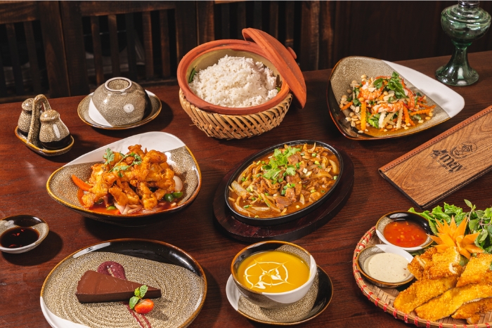 A traditional Vietnamese meal always attracts tourists.