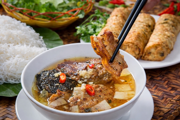 What to do in Hanoi in 3 days ? A burst of flavors with charcoal-grilled bun cha