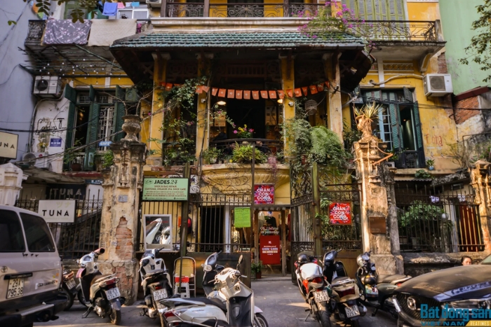 Loading T Caf&eacute;