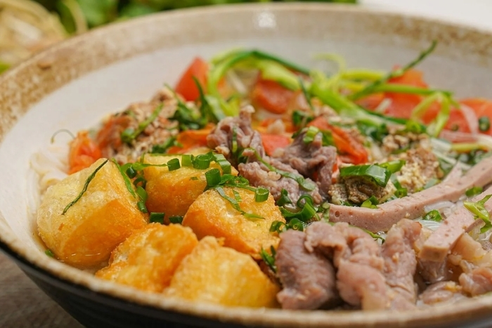 B&uacute;n Ri&ecirc;u - Hanoi Cuisine