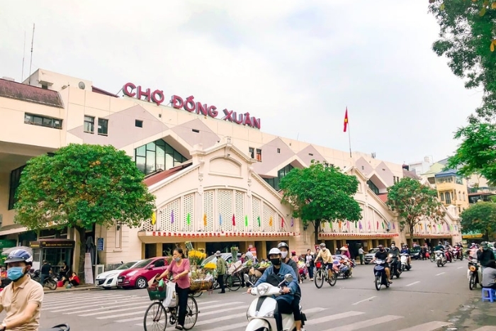 Visiting Dong Xuan Market