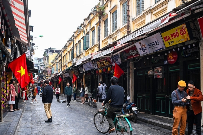 Strolling through Hanoi Old Quarter