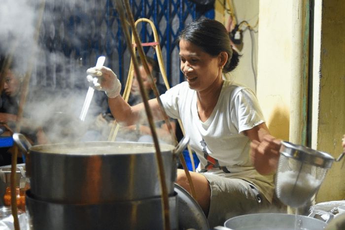 Pho Ganh is one of the best pho restaurants in Hanoi, open only in the morning