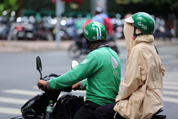 Many tourists recommend motorbike taxis for visiting Hanoi