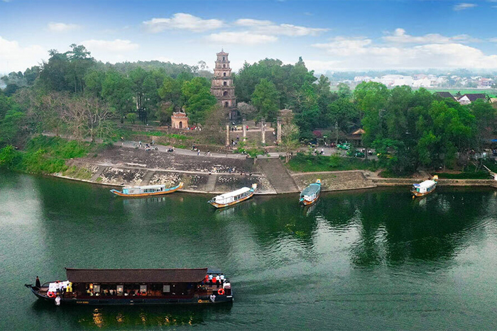 Boat trip to Thien Mu Pagoda