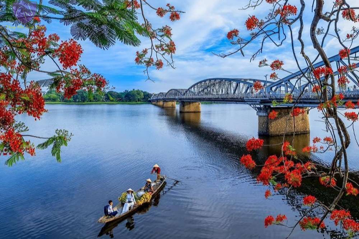 Perfume River Hue - Huong River 