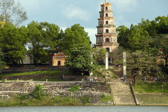 What to do in Hue ? Visiting Thien Mu Pagoda