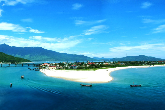 Lang Co Beach