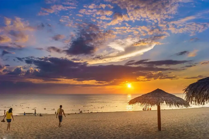 Nhat Le Beach