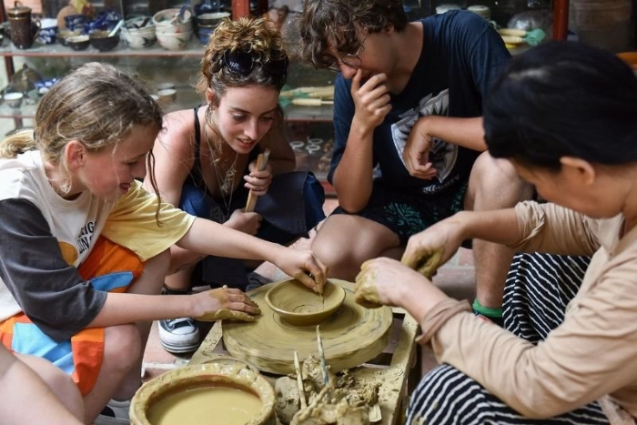 Artisans’ gestures in the pottery village of Phuoc Tich